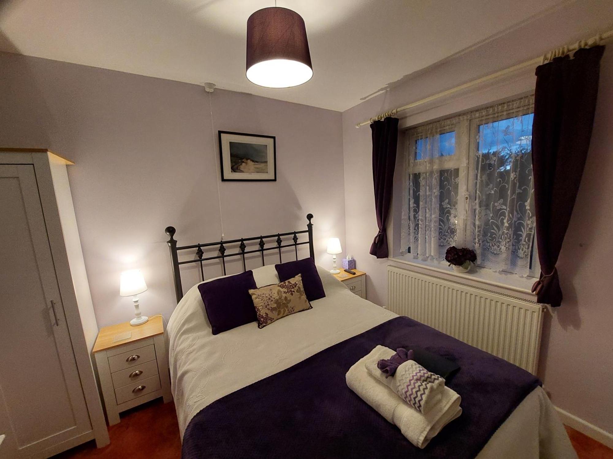 Private Apartment, Parking, Sea And Country Views * Lyme Regis